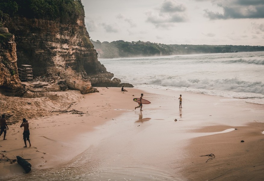 Pantai tersembunyi di Bali Ini Langganan Bule-bule Surfing, Pasir Putih Lembut dan Air Laut Jernih