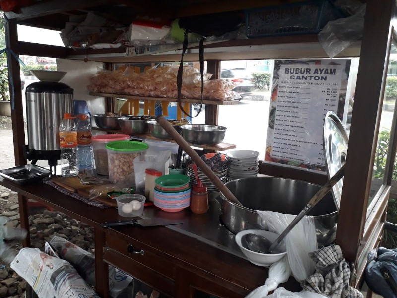 Bubur Kanton Halal Organik yang Wajib Banget Kalian Coba di Bogor! Pagi-pagi Udah Rame Banget!