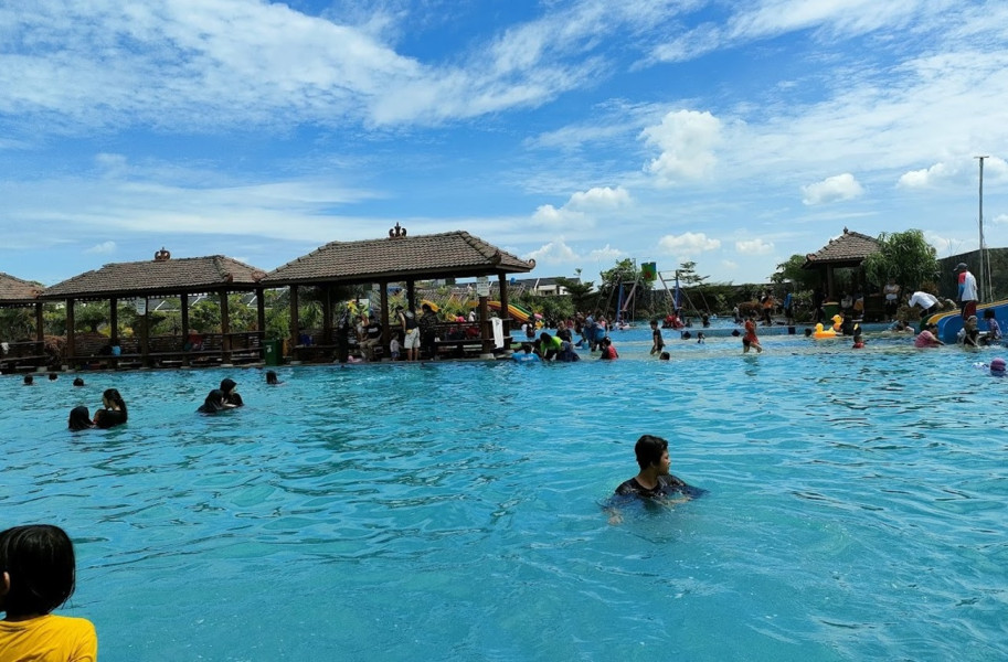 Liburan Seru di Boash Waterpark Bogor, Ada Kolam Ombak, Flying Fox, dan Jasuke 5 Ribu Rupiah!