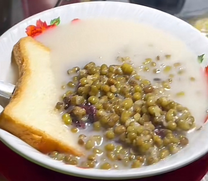 Bubur Kacang Hijau Khas Madura di Jalan Pakuan Bogor, Cocok Hangatkan Badan di Musim Hujan