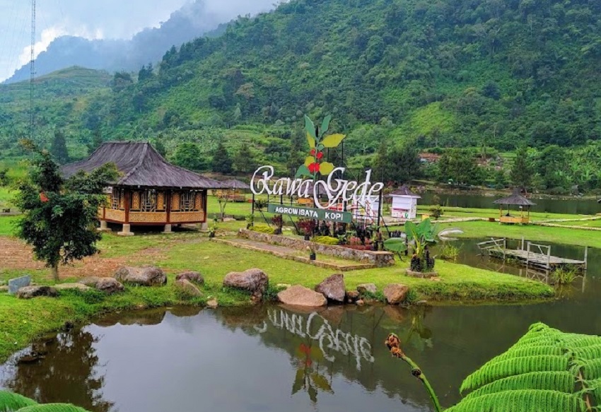 Liburan Happy Super Komplit di Situ Rawa Gede Jonggol: Bisa Berenang, Camping Sampai Healing Sambil Menikmati Kopi