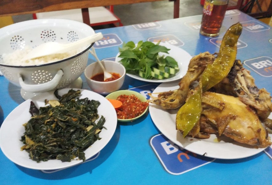 Kuliner Ayam Goreng Legendaris di Jogja, Lokasi Boleh Nyempil Tapi Rasa Tiada Tandingan, Dinobatkan Jadi Makanan Terenak di Dunia