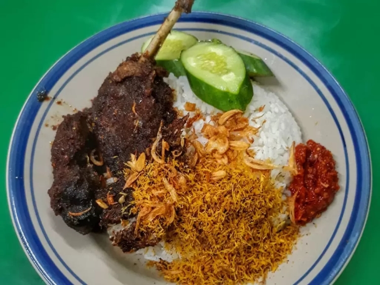 Kuliner Viral di Cibubur Bebek dan Ayam Kampung di Warung Mas Budi