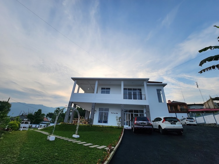 Villa Kapasitas 30 Orang di Puncak Bogor Cocok Banget untuk Liburan Akhir Tahun Keluarga!