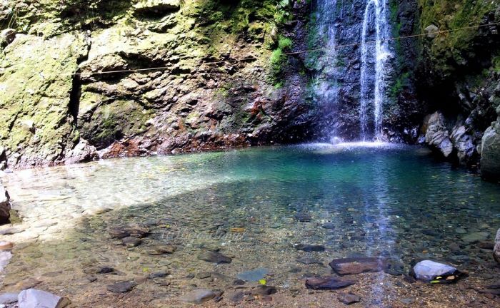 Curug Ngumpet, Wisata Kolam Alami di Bogor Airnya Sebening Kristal Suasananya Bikin Tenang