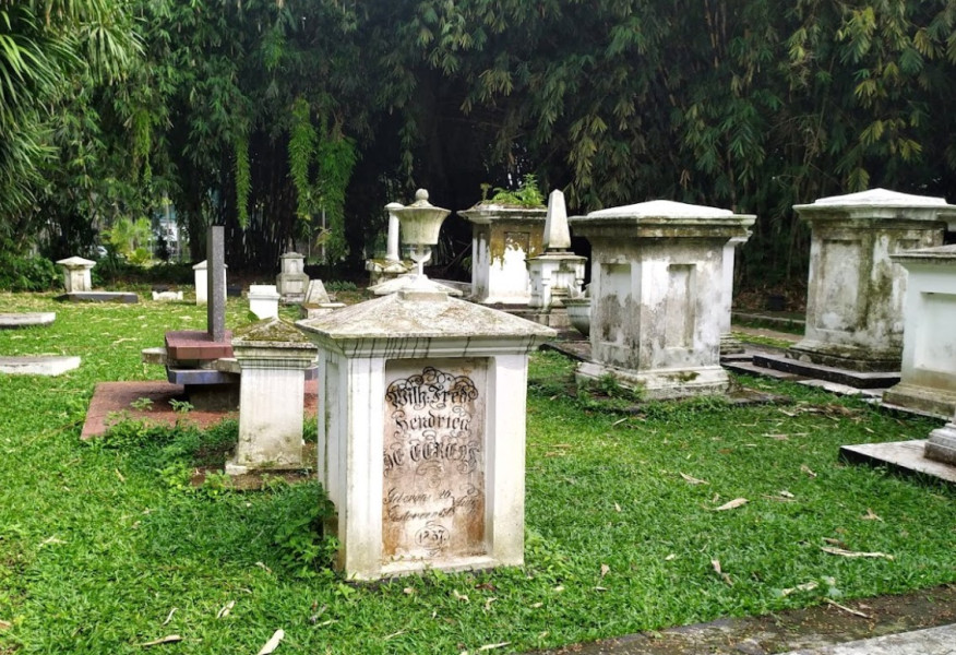 Ada Makam Belanda Tersembunyi Ratusan Tahun di Kebun Raya Bogor, Isinya Manatan Pejabat Hindia Belanda