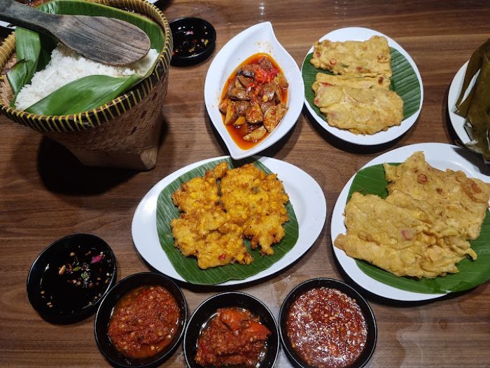 Rumah Makan Sunda di Bogor Tepi Danau Dekat dari Jakarta Makan Nikmat Semua Menu Ada