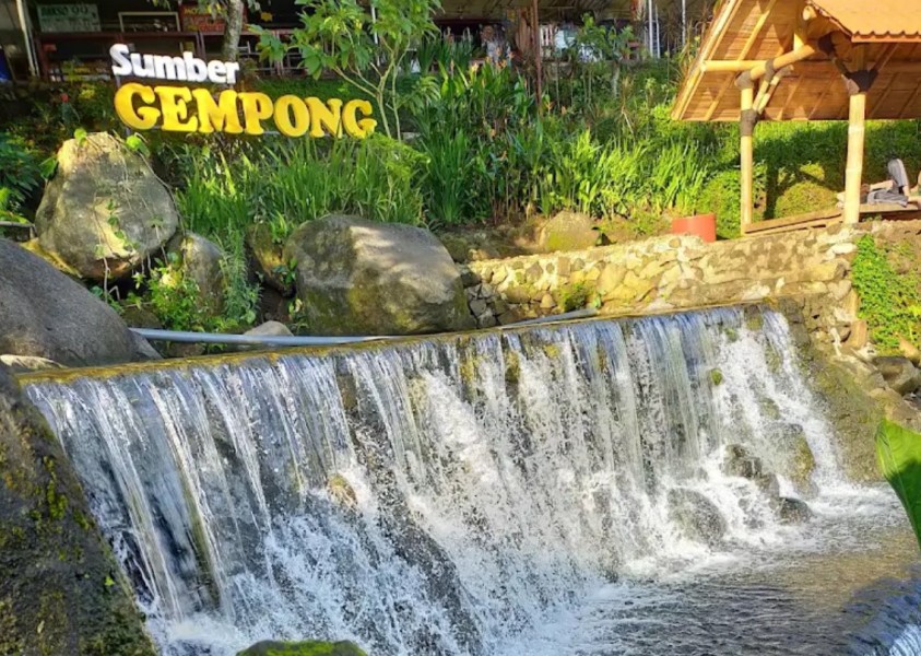 Piknik Healing Murah Meriah di Mojokerto Mending ke Wisata Sawah Sumber Gempong