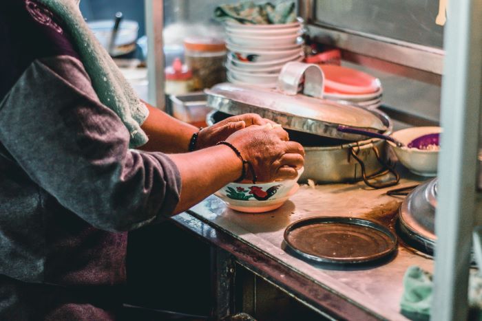 Tempat Makan Bubur Ayam Terenak di Bogor Sehari Habis 500 Porsi Lezat dan Murah Meriah