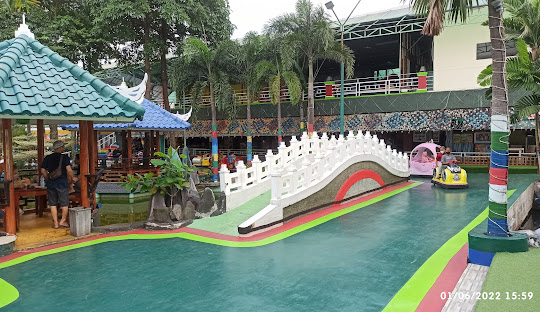 Spot Rekreasi Bekasi Kids Friendly HTM Rp15 Ribu: Bisa Main Bombom Car dan Gokart Sambil Makan Enak