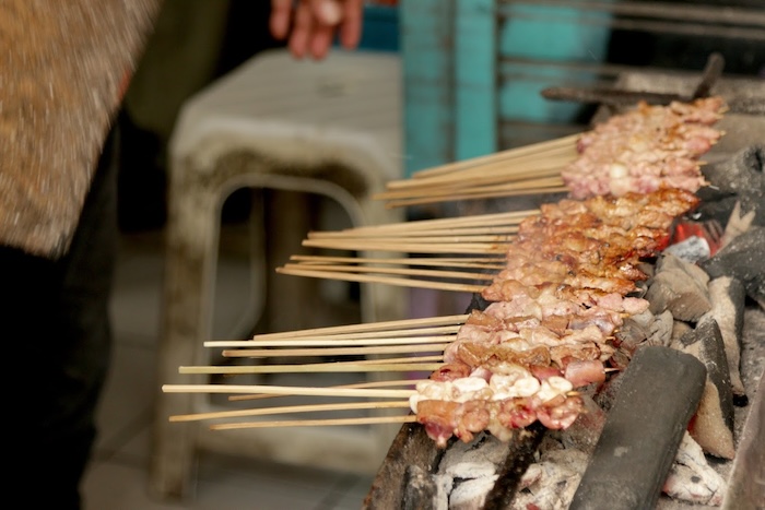 RM Bohlam: Warung Legendaris yang Menyajikan Sate Kambing Enak di Jalur Bogor-Sukabumi, Sudah 70 Tahun Bertahan!