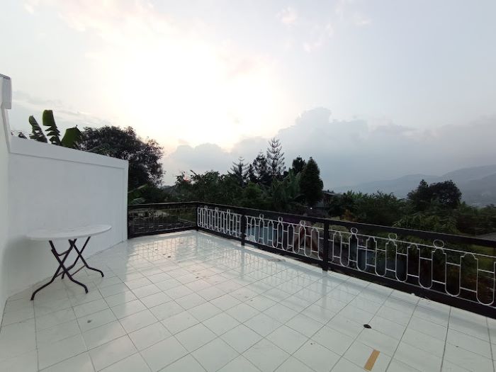 Rekomendasi Vila Murah di Puncak Bogor: Villa Omi dengan Kapasitas 25 Orang, Private Pool, Karaoke, dan Bard