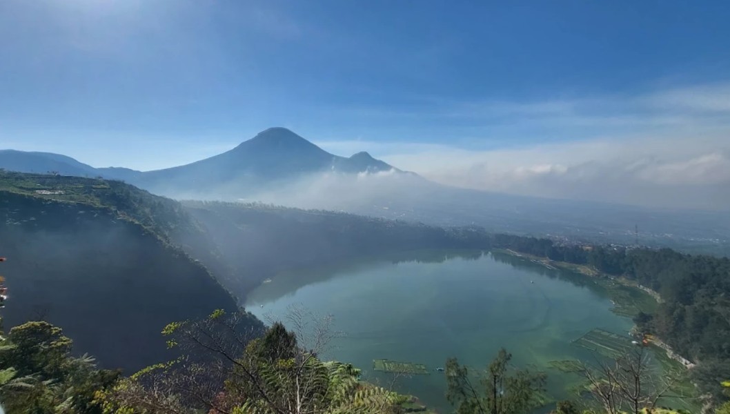 Wisata Wonosobo Bukan Cuma Dieng! Nih Hidden Gem Healing di Danau View Gunung Sindoro dan Gunung Sumbing Modal Rp5 Ribu Aja