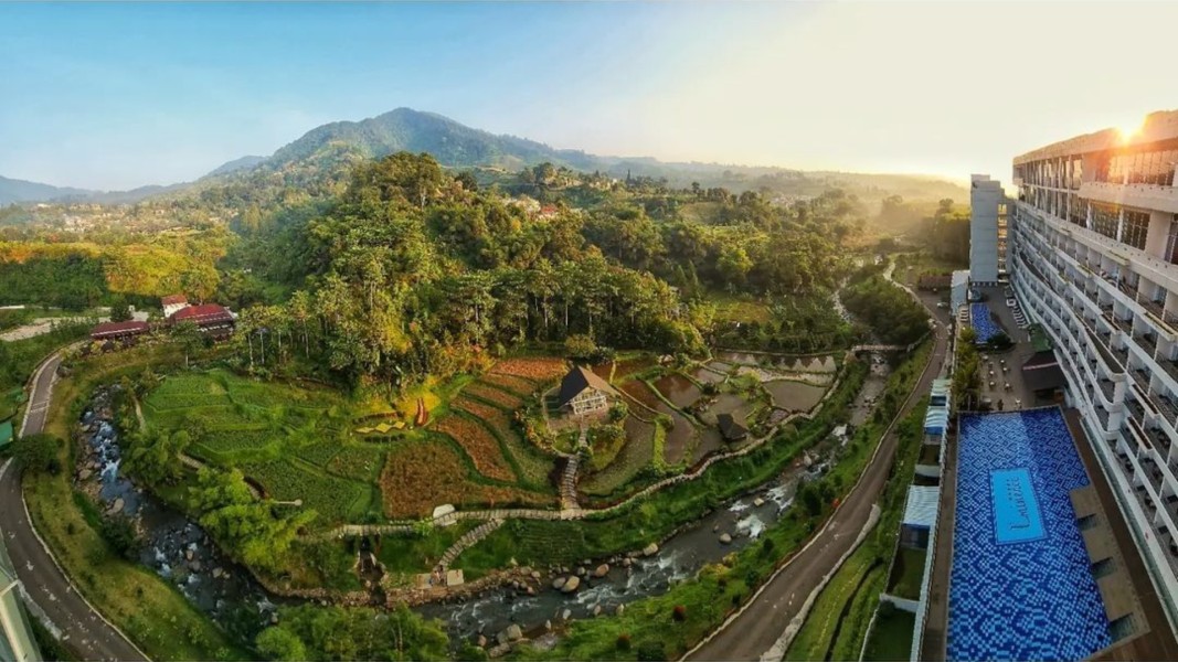 TOP 5 Hotel dengan Infinity Pool Terbaik di Bogor, Bisa Staycation Sambil Nikmati Pemandangan Indah