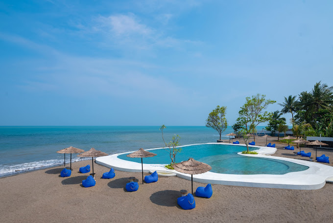 Hotel Mewah Pinggir Pantai Ini Dekat Jakarta, Punya Beach Club yang Nggak Kaleng-kaleng Plus Playground