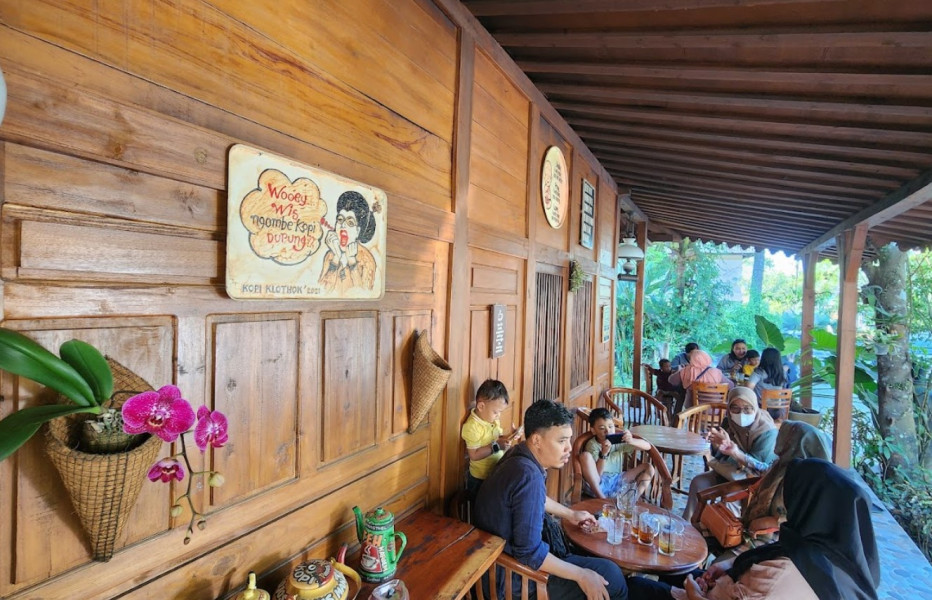 Nikmati Suasana Jogja dengan Pisang Goreng dan Kopi Tubruk di Cisarua Bogor, Rasakan Cita Rasa Jawa di Kopi Klotok Bogor