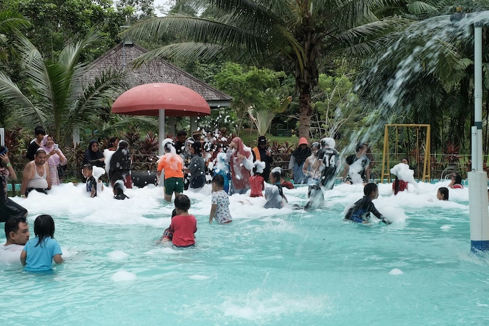 Kolam Renang Alam Tirta Ciapus: Sensasi Berenang di Air Alami yang Bisa Diminum Langsung!