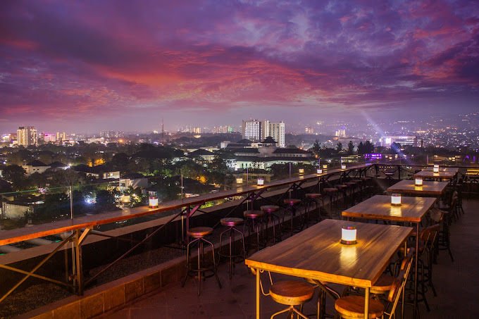 Suka Mager Kalau Lagi Staycation, Hotel di Bandung Ini Punya Pemandangan Citylight Mantap dan Kolam Renang Air Hangat