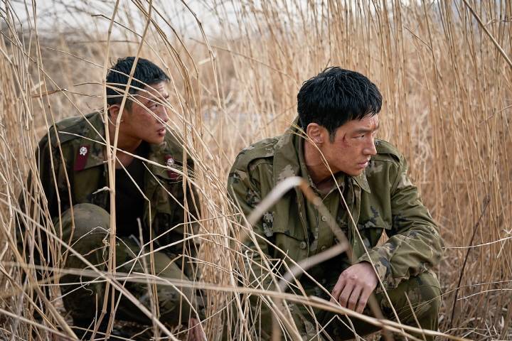 Lee Je Hoon Memang Jagonya Main Adegan Menantang Nyawa, Tengok Aksi Berbahaya Dalam Film Terbarunya 'Escape'