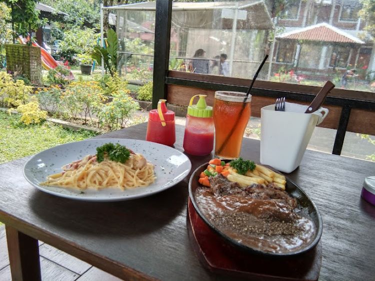 Tempat Makan Enak di Cibinong Bogor Cocok untuk Puaskan Selera Bersama Keluarga