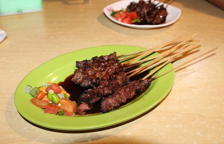 Sate Maranggi Legendaris di Purwakarta, Potongan Daging yang Juice Berpada dengan Bumbu Kecap Gurih Segar