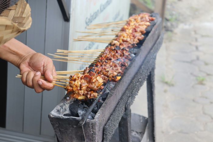 Semua Kuliner Viral yang FYP di Sosmed Ngumpul di Sini! Yuk Datang ke FYP Kuliner Merah Putih di AEON Mall Sentul City