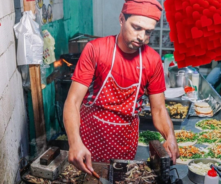 VIRAL! Kebab Palestine Uncle Hasan di Bogor Ownernya Warga Gaza