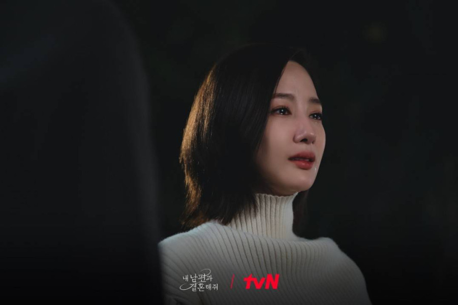 Langka! Park Min Young Nangis Tersedu-sedu Setelah Syuting Drama Korea Marry My Husband Berakhir, Para Crew Sampai Heran