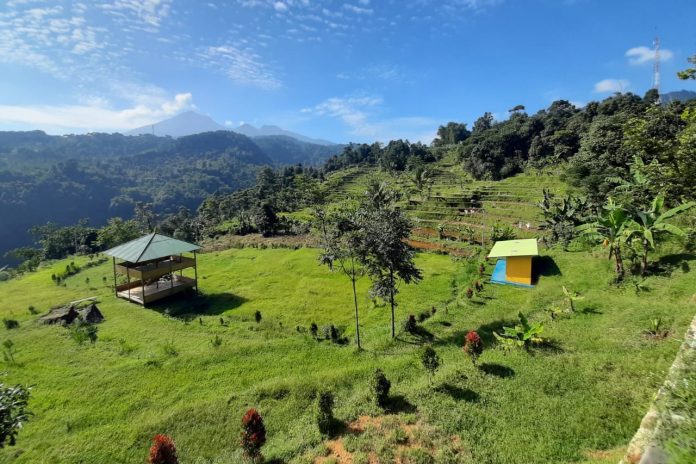 Healing di Gunung Menir Bogor, Pemandangannya Bikin Kamu Termehek-mehek