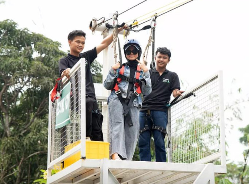 5 Wisata Bogor yang Hadirkan Wahana Flying Fox Lengkap dengan HTM, Dari yang Simpel Sampai Ekstrem!