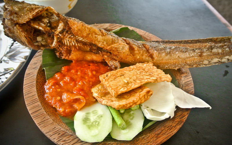 8 Warung Makan Pecel Lele di Bogor Diolah dengan Bumbu Terenak