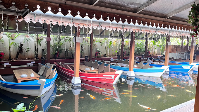 30 Menit dari Jakarta Ada Restoran Sunda dengan Sambal dan Ikan Asin Khas, Bisa Makan di Atas Perahu