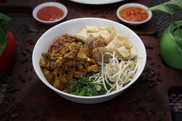 Mie Ayam Goceng di Bogor Kuliner Babah Jun: Pengalaman Unik Mencicipi Mie Ayam dengan Harga Terjangkau