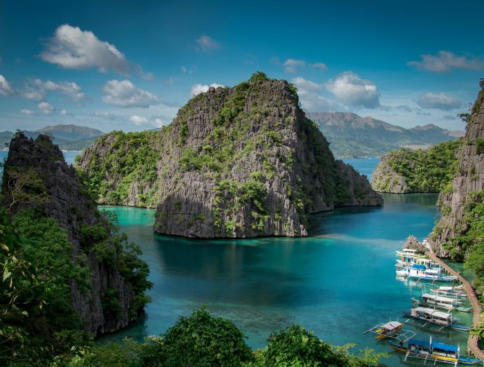 Nggak Perlu Jauh-jauh ke Bali Dekat dari Jakarta Ada 7 Pulau Terindah untuk Rasakan Indahnya Pantai Sejernih Kristal