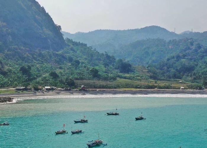 5 Wisata Pantai Dekat Bogor Ada Pantai Pasir Putih Juga Lho!