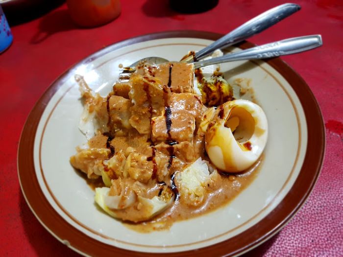 Nggak Perlu Jauh-jauh ke Bandung, Ini 5 Tempat Makan Siomay Legendaris di Jakarta Rasanya Enak Pol!