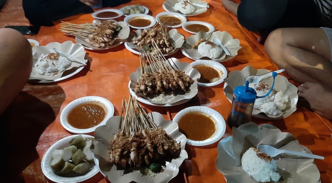 Sate Taichan Novita di Bawah Jembatan Sambal Pedas yang Bisa Bikin Keringat Ngucur Deras