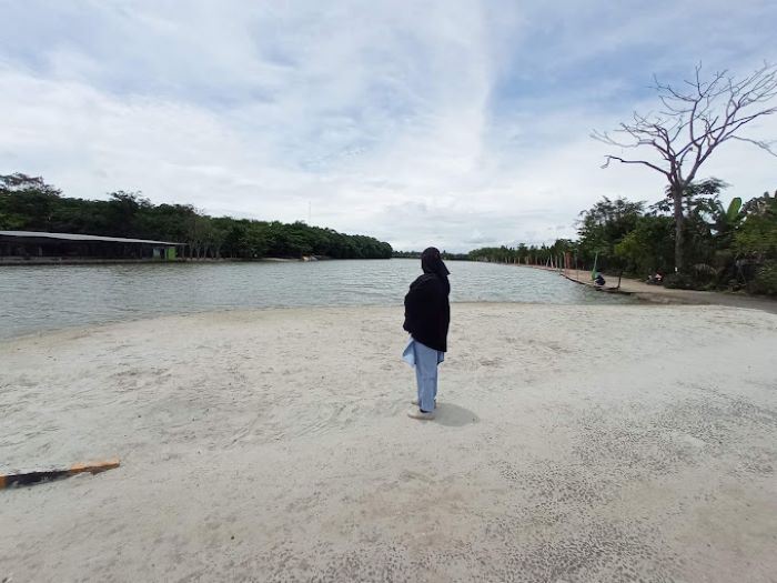 Serasa di Pantai Benaran Padahal di Bogor, Inilah Wisata Air Teramai yang Lokasinya Cuma 1 Jaman dari Jakarta