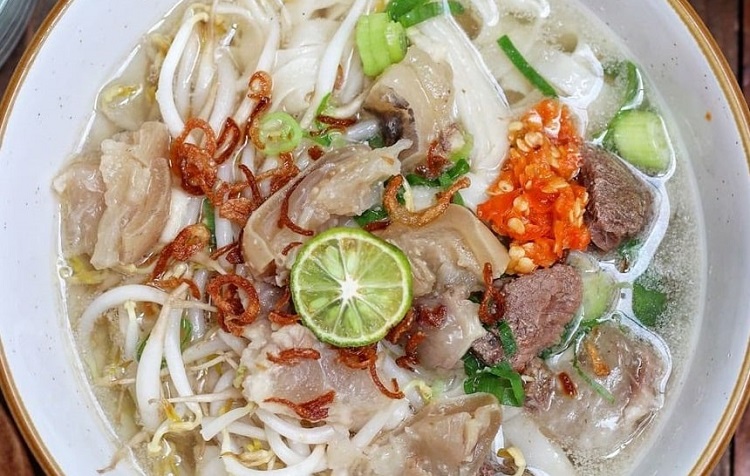 Mie Kocok Legendaris di Bogor Lezatnya Topping Ayam Kampung dan Sambal Tomat