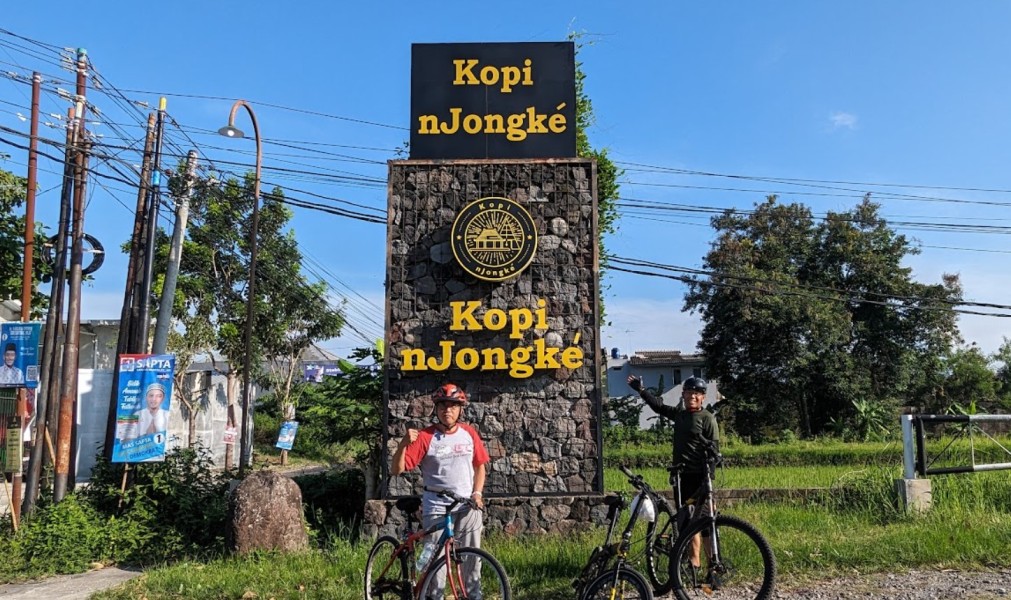 Nikmati Suasana Pedesaan dan Hamparan Sawah di Kopi Njongké, Kafe Keluarga Ramah di Sleman