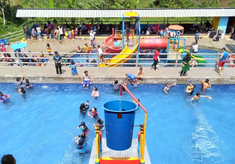 Wisata di Bandung Ini Sedang Naik Daun, Waterboom di Tengah-tengah Keindahan Alam Masih Segar Jauh dari Hiruk Pikuk