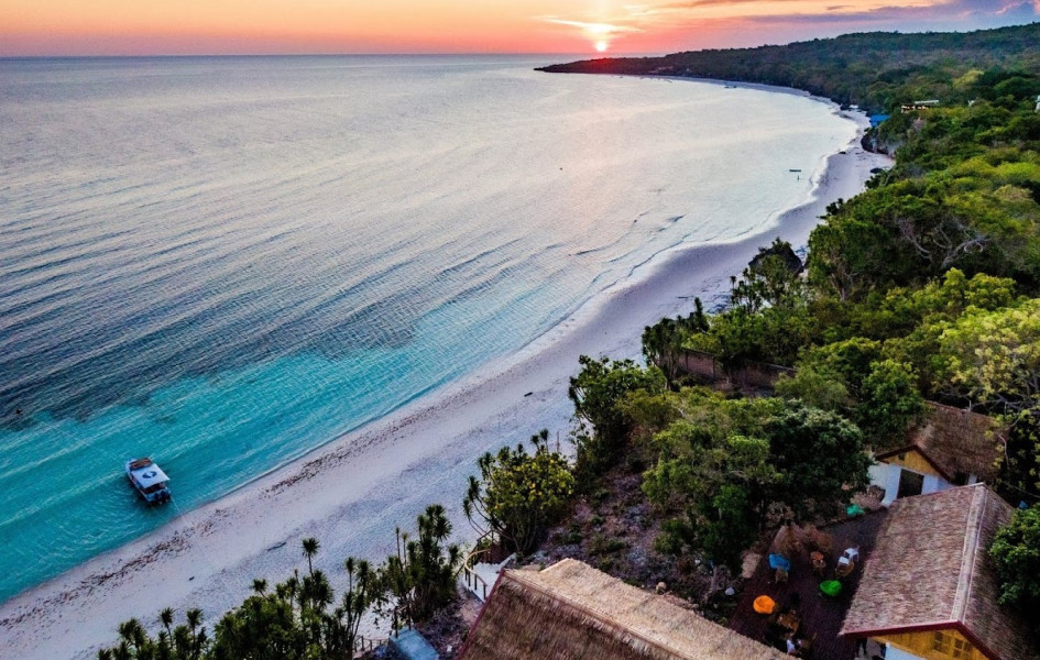 Pantai Ini Viral Lantaran Dugaan Pungli, Padahal Keindahan Pasir Putih Pantai Bira Bak Permata yang Ternodai