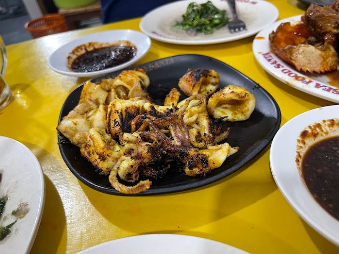 5 Tempat Makan Seafood Kaki Lima Legendaris di Jakarta Terkenal Rasanya yang Enak!