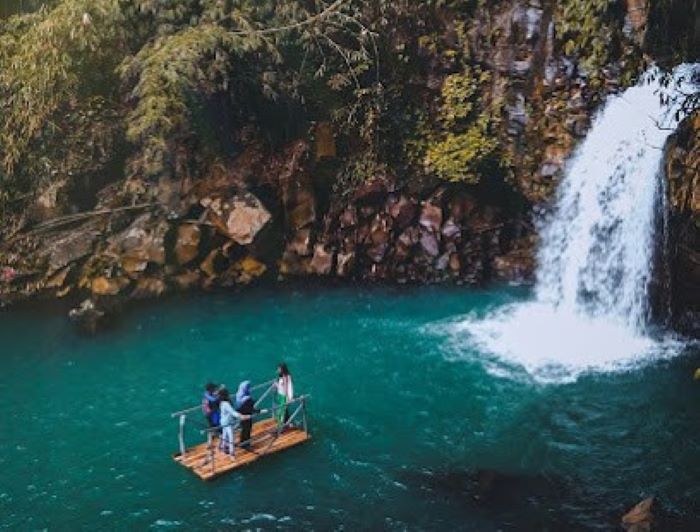 Air Terjun Berwarna Biru di Bogor Bagi yang Ingin Hilangkan Stres Harus Mampir ke Tempat Wisata Ini