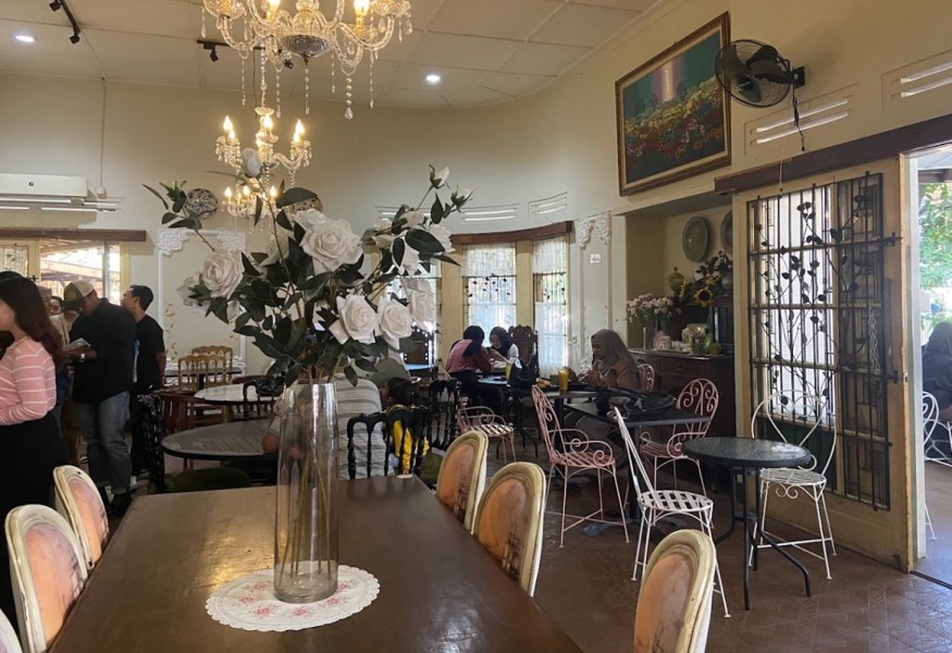 Cafe di Kota Bandung Ini Langganan Ngedate Anak Muda, Tempatnya Vintage Berasa Tinggal di Rumah Belanda Jaman Dulu