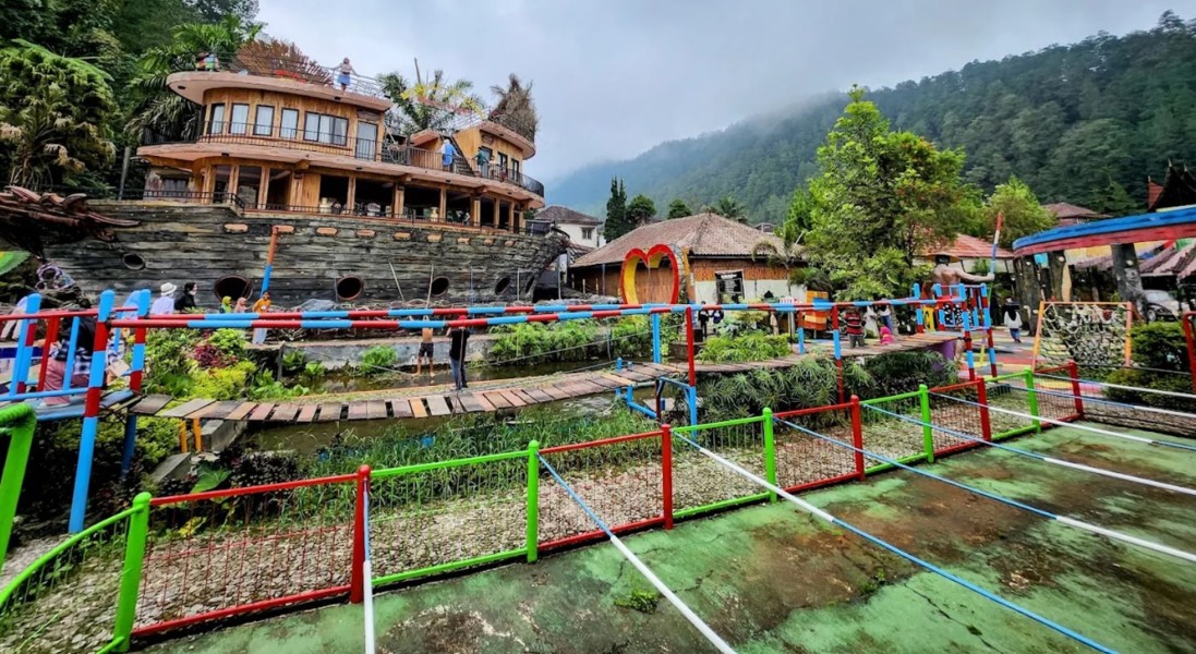 Piknik ke Tawangmangu Jangan Lupa Mampir ke Bukit Sekipan Wisata yang Viral, Ada Plorotan Rainbow, Bombom Car hingga Mini Rollercoaster