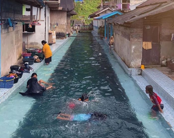 Sungai Berkeramik di Desa Sawai Airnya Sangat Jernih Permata Wisata Tersembunyi di Maluku Tengah