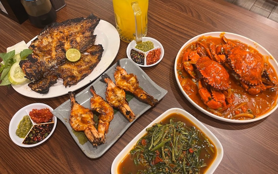 Ada Seafood Bakaran Enak Banget di Sekitaran Bintaro Ciputat, Menu Andalah Kepiting Bakau Asam Manis