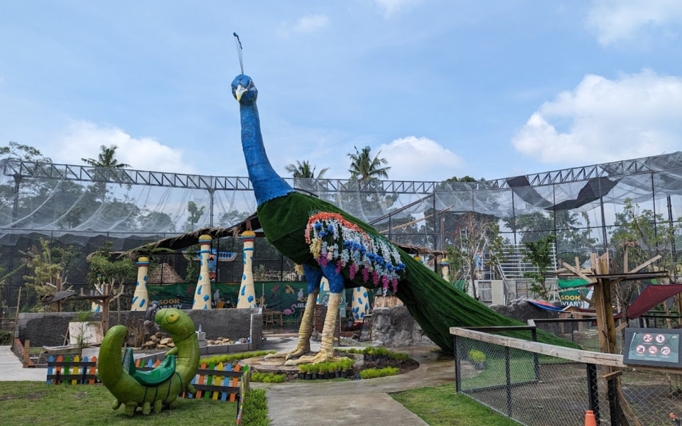 Kayak Liburan di Eropa Padahal Cuma di Jogja, Cus ke Carnival Aviary Terbesar di Indonesia Ada di Ibarbo Park