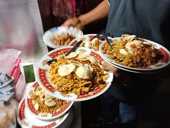 Nggak Usah ke Bandung Buat Makan Enak, Ada 10 Wisata Kuliner Legendaris di Jakarta Pusat yang Nikmatnya Bikin Melayang-layang